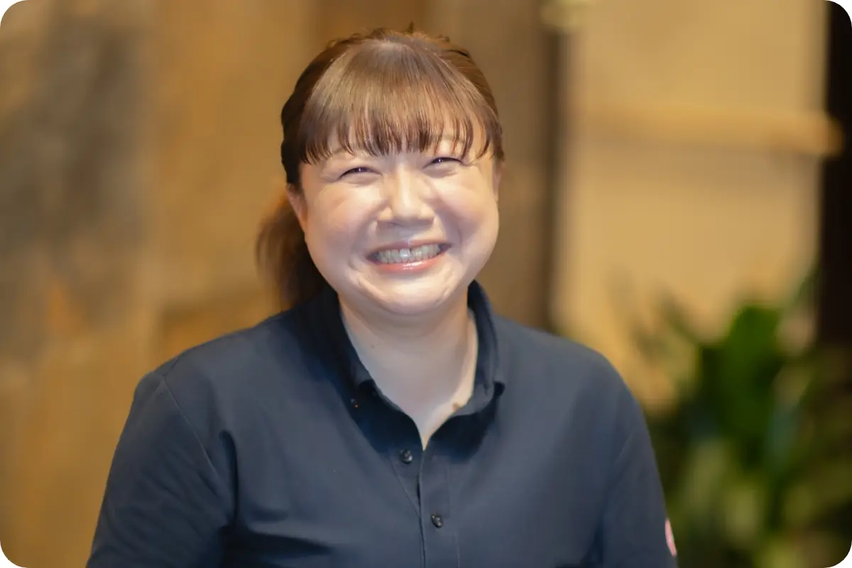 介護助手として働くスタッフの様子