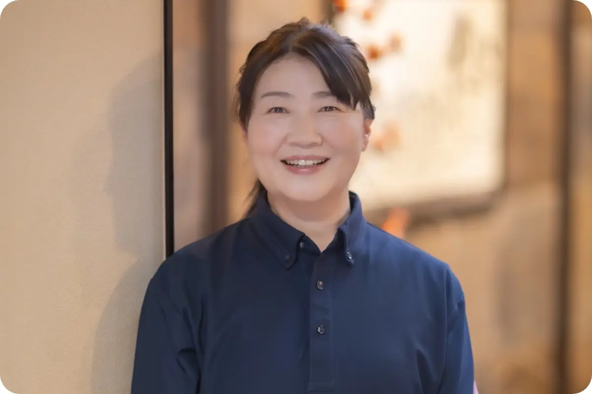 サービス提供責任者として働くスタッフが利用者様と会話する様子